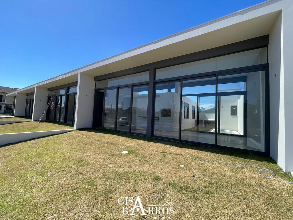 Casa Meio Lote 2 dormitórios